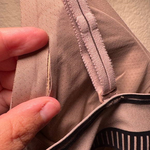 Alo Airlift Small Line Up Bra in Taupe - Picture 5 of 8